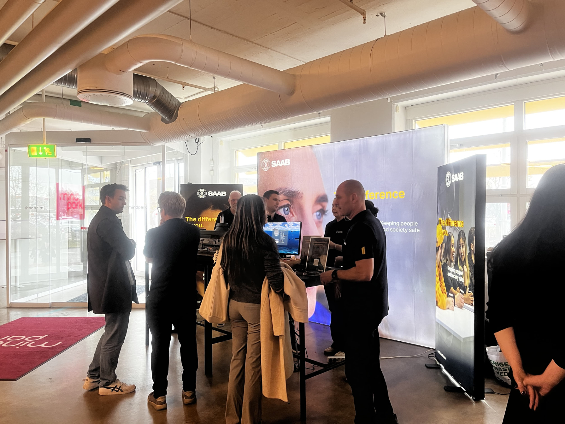 Studenter möter Saab på mässan
